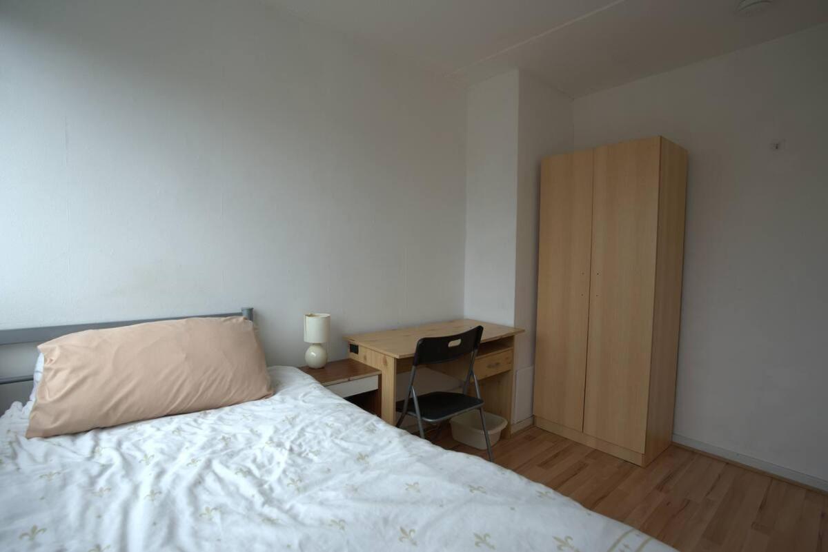 Double Room In Private Apartment Лондон Экстерьер фото