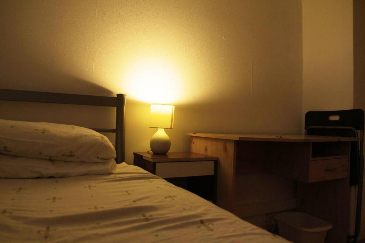 Double Room In Private Apartment Лондон Экстерьер фото